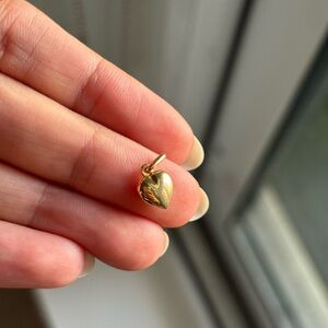 10k Vintage puffy heart charm. Marked. Italy.